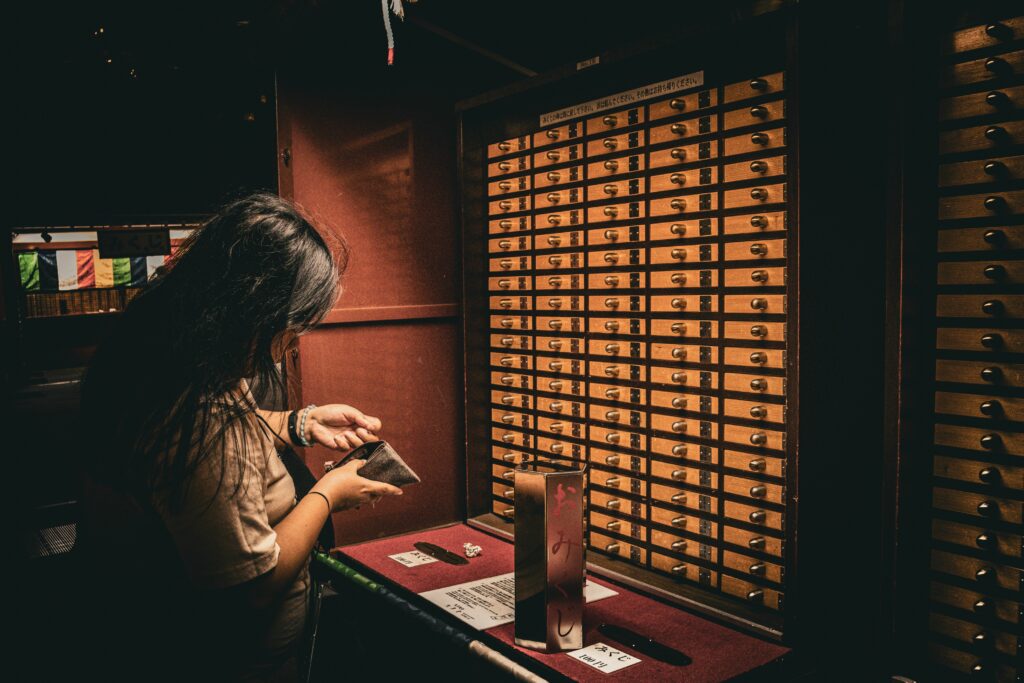 Deux équipes prêtes pour un duel d'escape game